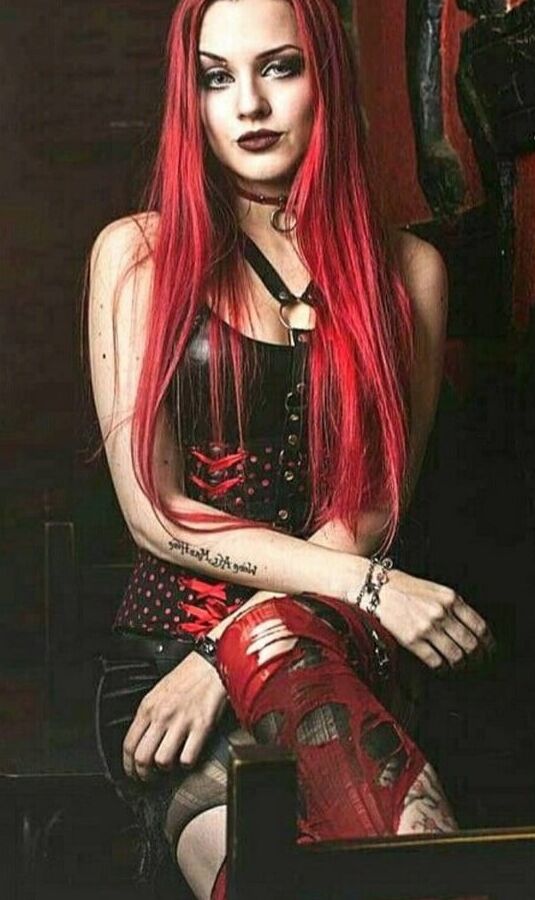 Beautiful dark-dark gothic beauties and love the dark