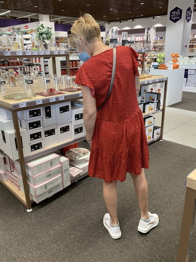 MILF Mature upskirt