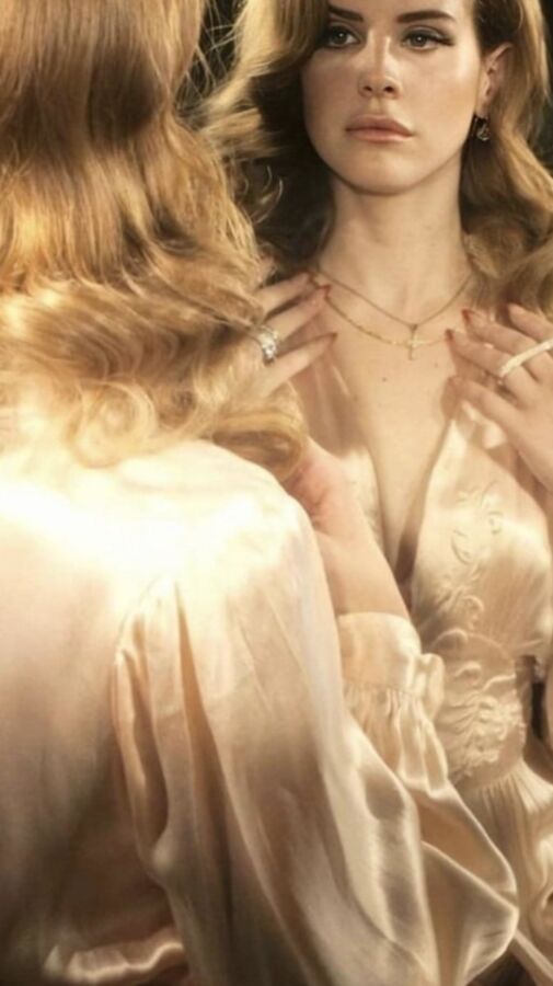 Lana Del Rey Butt CumTarget