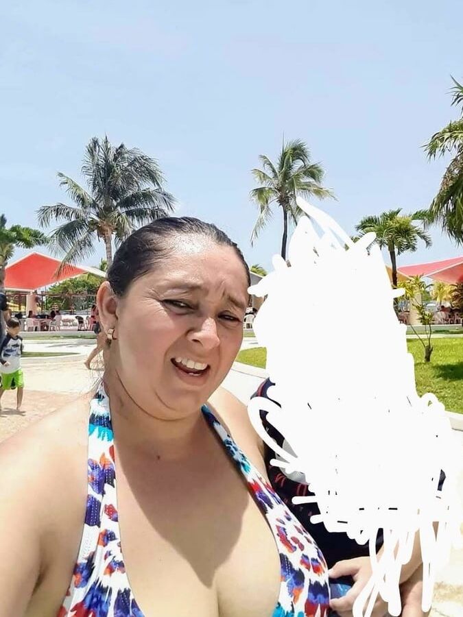 Maduras putas en la playa con transparencia para comentarios
