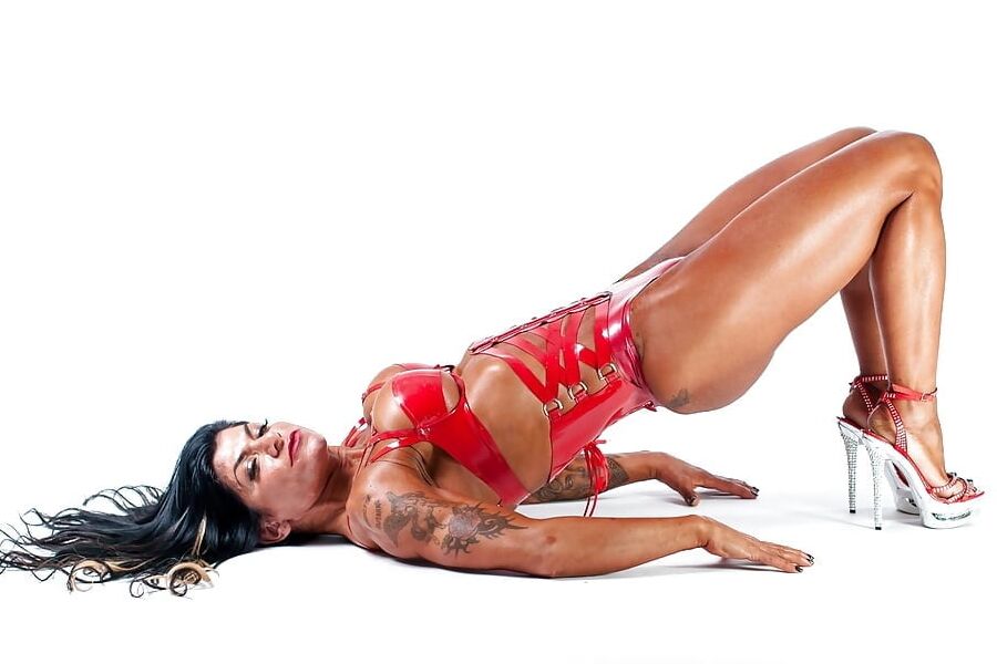 Sexy muscle girl