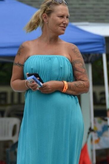 Mature ladies braless cleavage