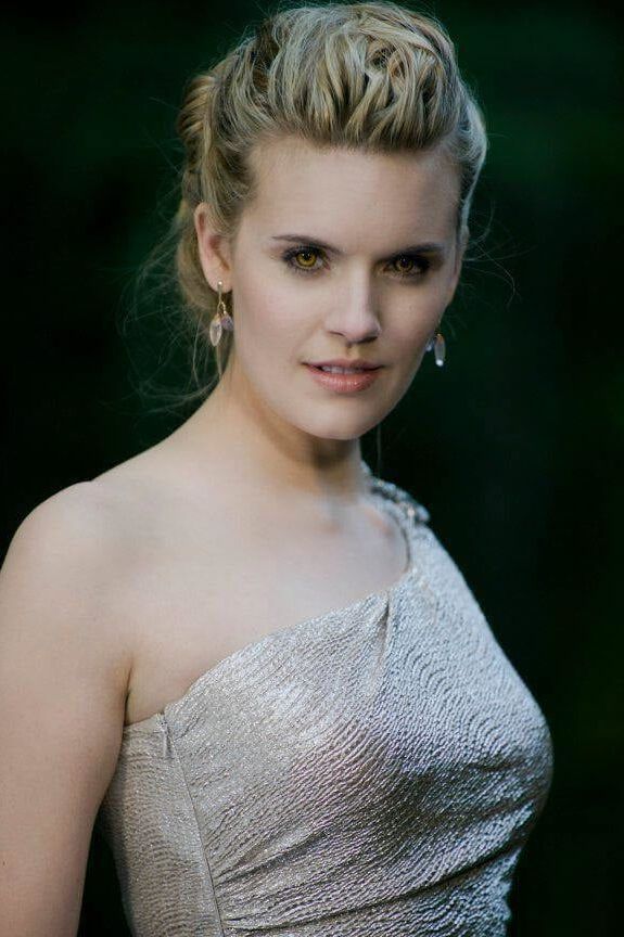 Maggie Grace