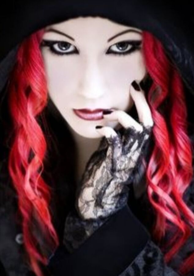 Beautiful dark-dark gothic beauties and love the dark