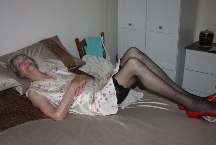 Very old granny is a meaty fuckdoll