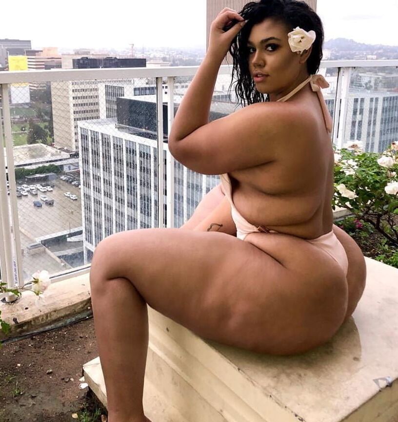 Those hot sexy thunder thighs