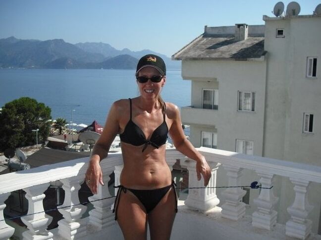 Mature Women in Bikinis (set )