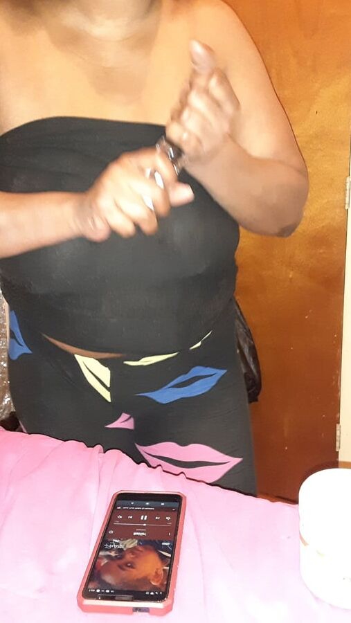 BLACK ASS MILF