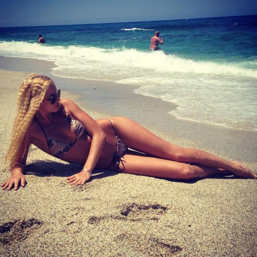 belle blondinette sexy