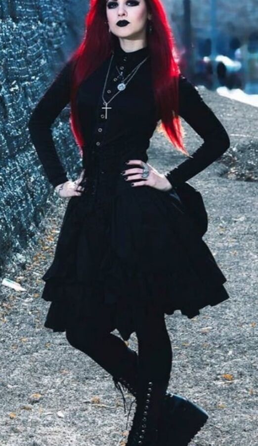 Beautiful dark-dark gothic beauties and love the dark