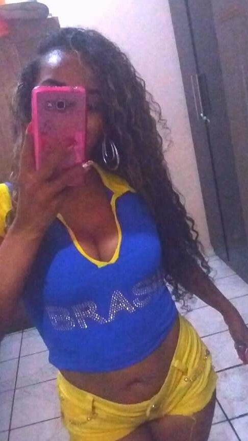 Fatima Rodrigues Morena sensual- insta fatimar