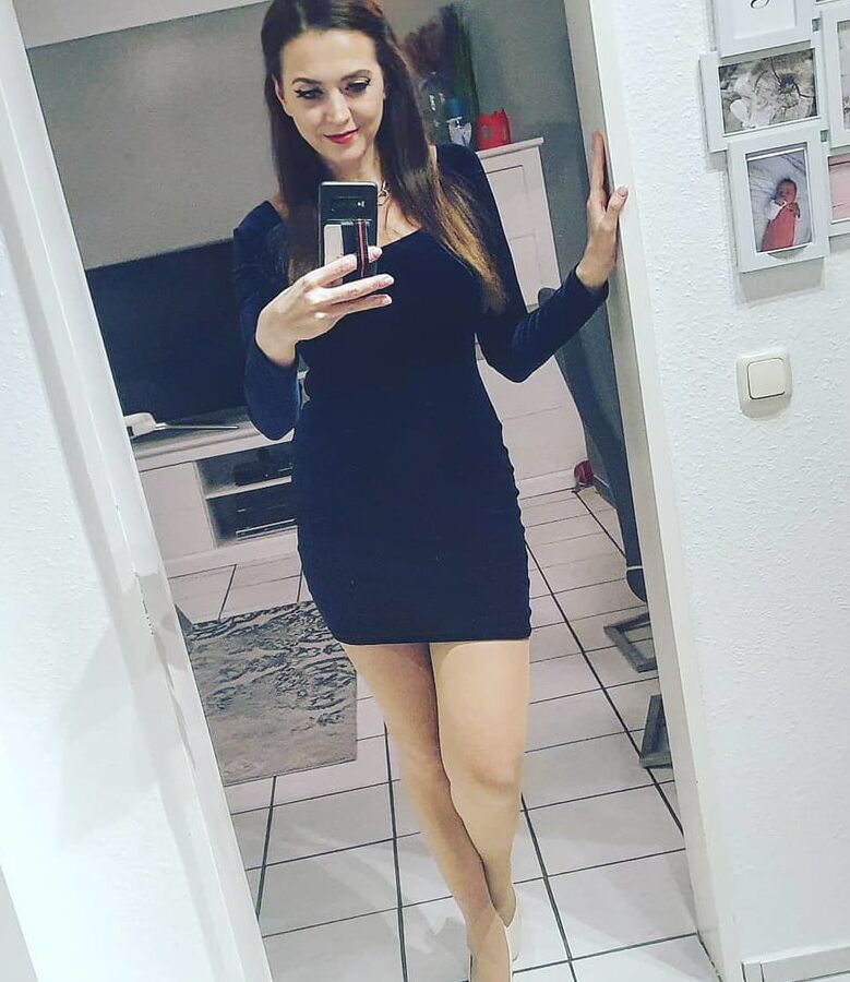 Real amateur mom Sara so hot