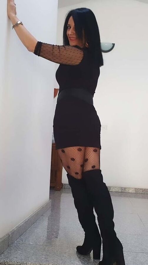 Meine heiße Tante Gina mit tollen Beinen in Kniestiefeln