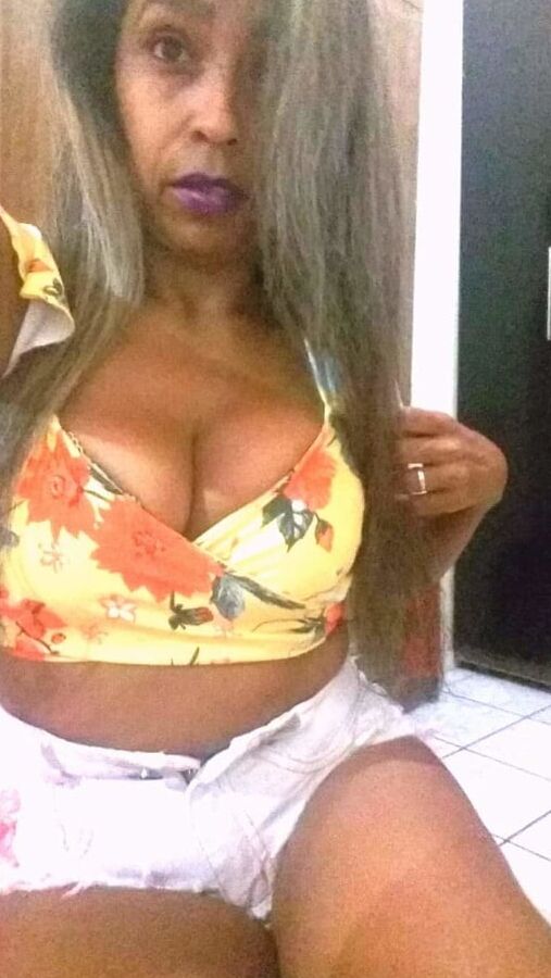 Fatima Rodrigues Morena sensual- insta fatimar