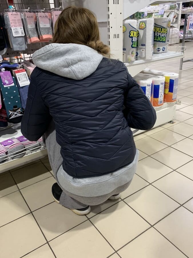 Young mom with good ass