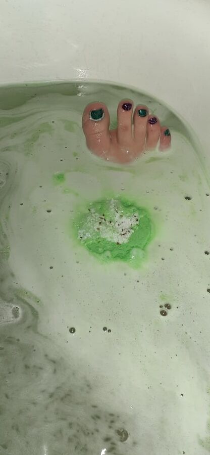 More feet love