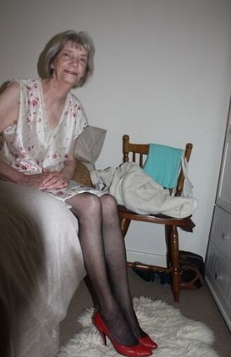 Very old granny is a meaty fuckdoll