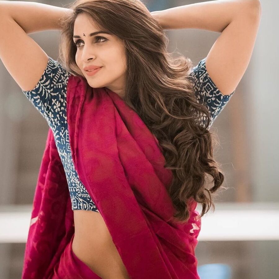 Samyuktha hot saree stills
