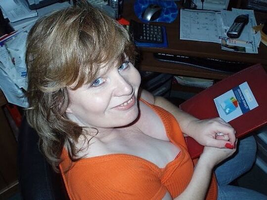 Curvy redhead amateur MILF Sandy