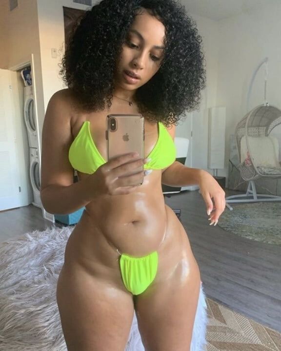 Black Women: Selfies
