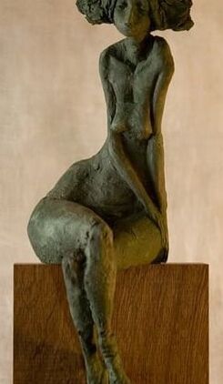 Wide hips in the fine arts