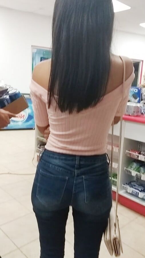 Chava buena en el oxxo