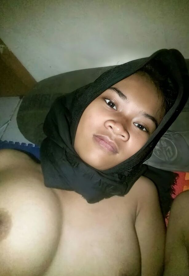 HOT HIJABI SLUT WIFE