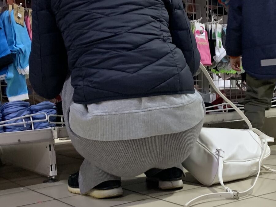 Young mom with good ass