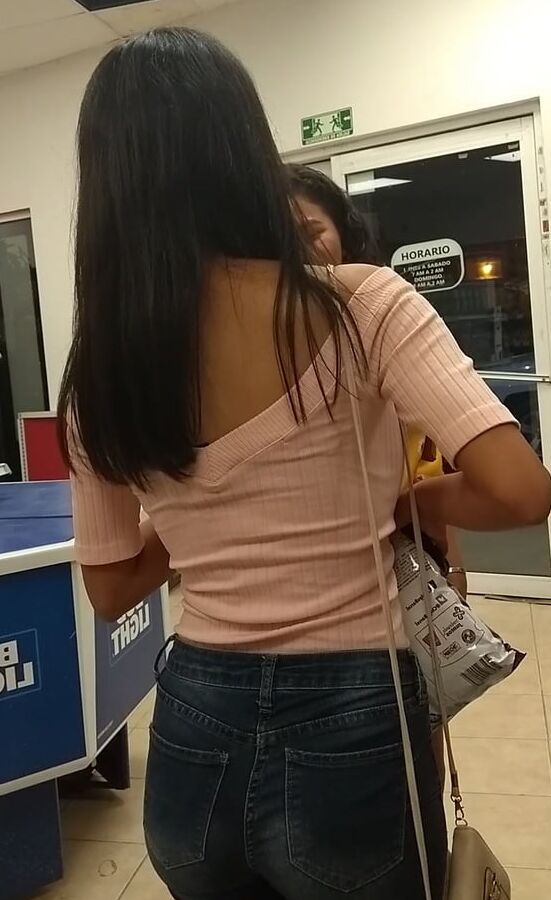 Chava buena en el oxxo