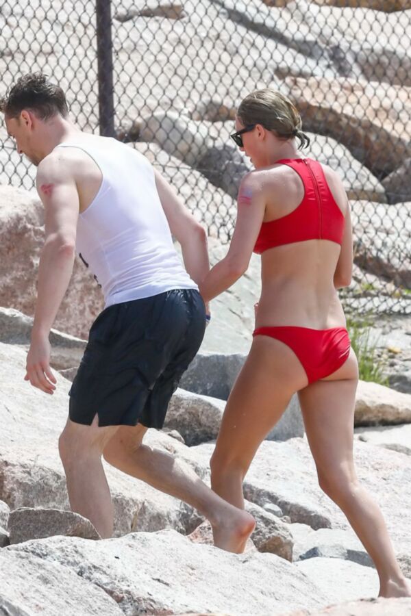 Taylor Swift Feet