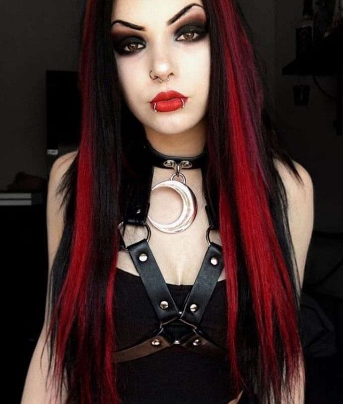 Beautiful dark-dark gothic beauties and love the dark