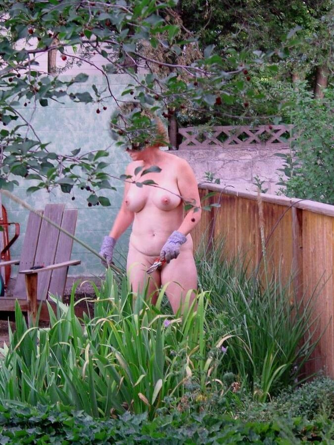 amateur piquant photos of Russian women in personal plots