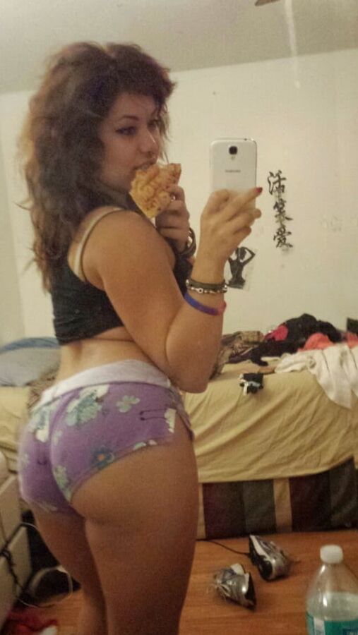 Mexicana modelando calzones