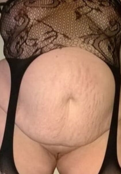 BBW granny in black posing