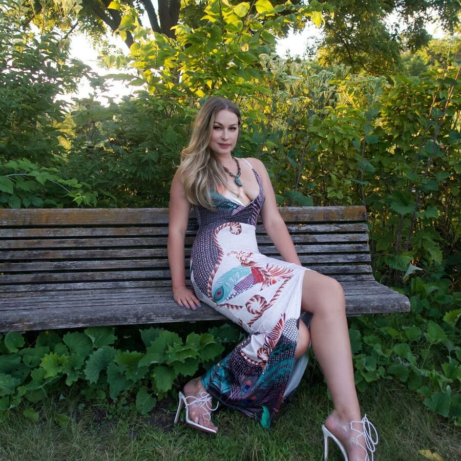 Nikki Baker feet