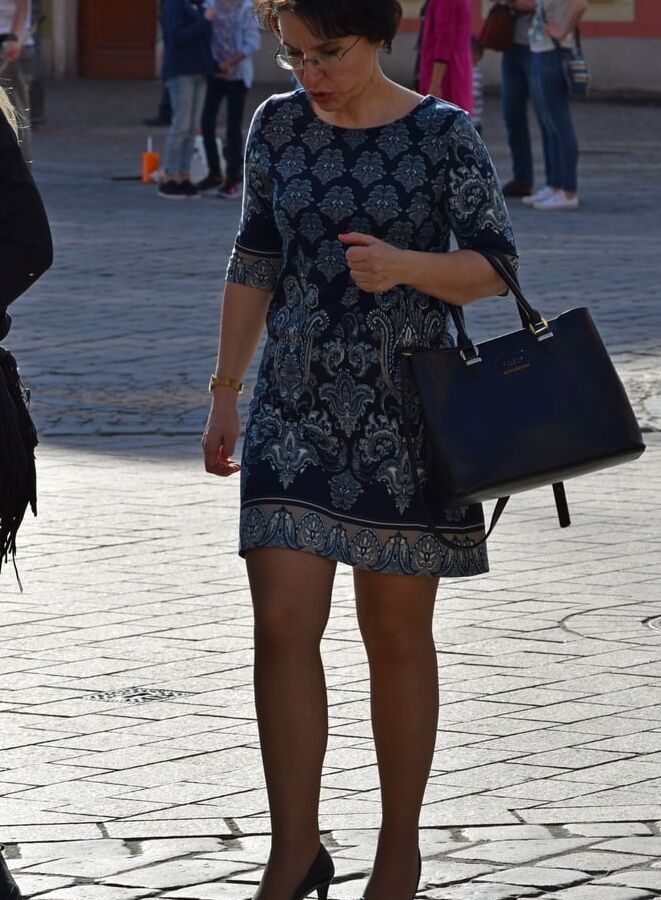 mature in tan pantyhose and heels