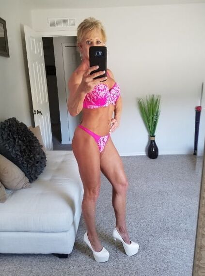 LEGGY FITNESS MILF