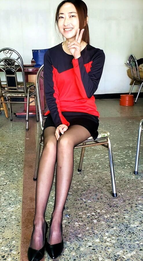 Skinny Legged Chinese Wife in Pantyhose