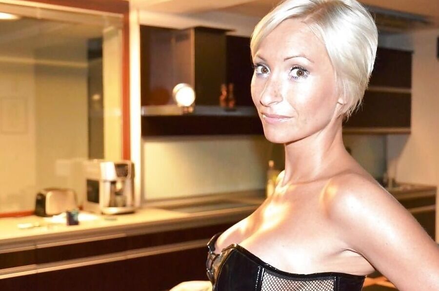 Short Hair Milf Blonde