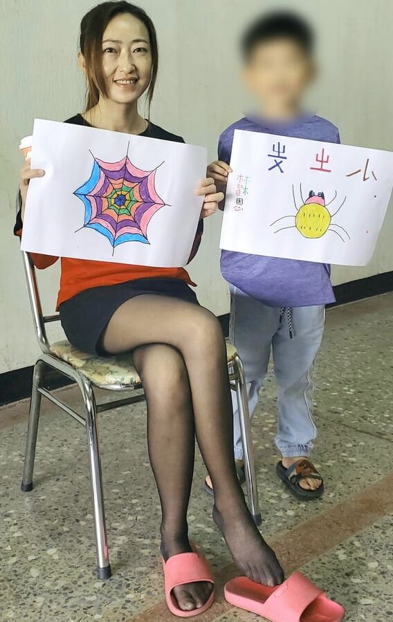 Skinny Legged Chinese Wife in Pantyhose