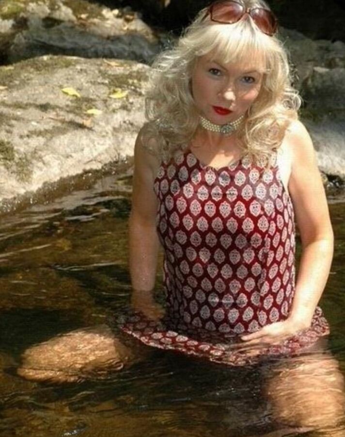 Sue gets her bits very wet ..... lovely