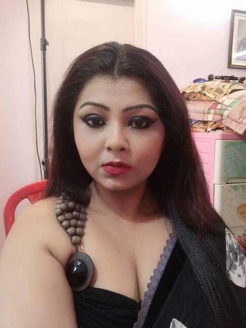 Beautiful Indian Desi Bhabhi Non nude