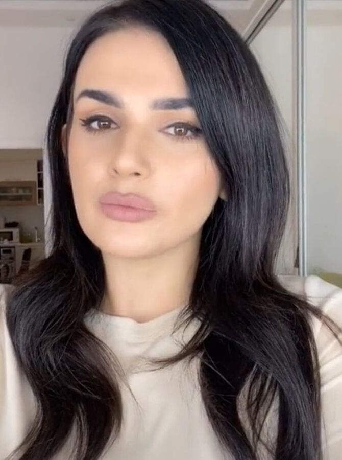 Jasmina Djuderija SLUT BOSNIAN --- KOMENTARISITE KURVU