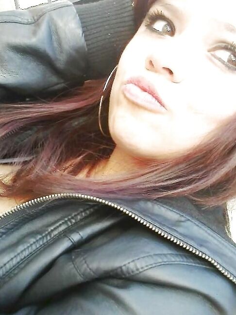 Joven mama chichona