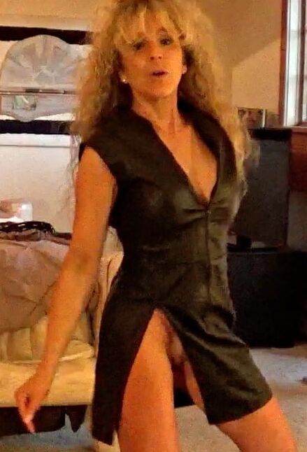 MILF playing without hubby knowing