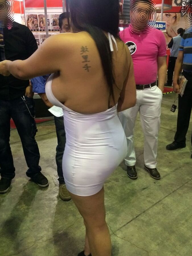 Edecan expo sexo tetona