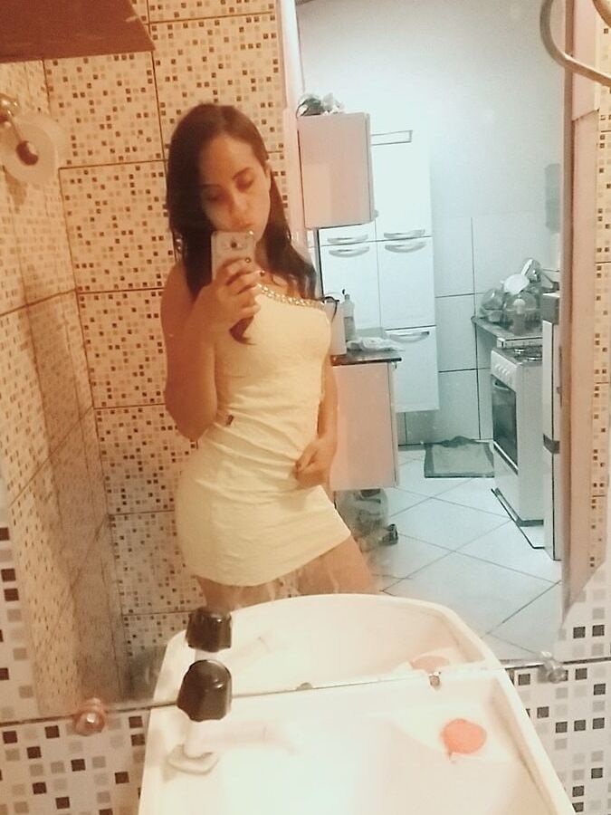 Rayssa 盗まれた写真が露出したふしだらな女