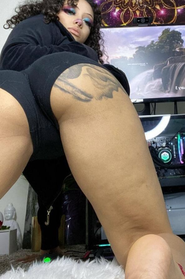 Nice ass wit Ink