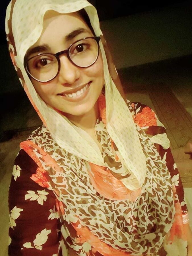 shy pakistani hoe