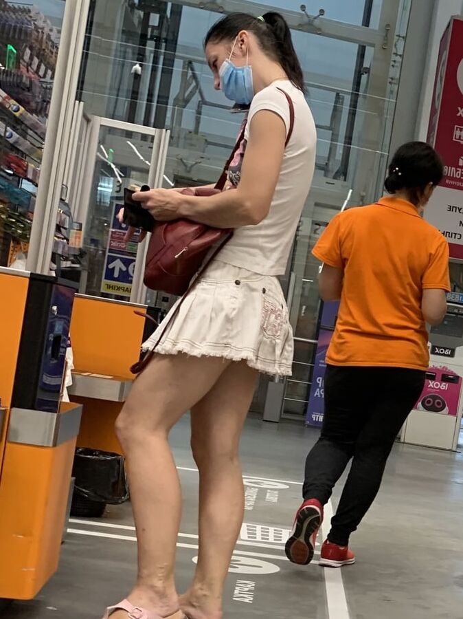 Upskirt sexy mom